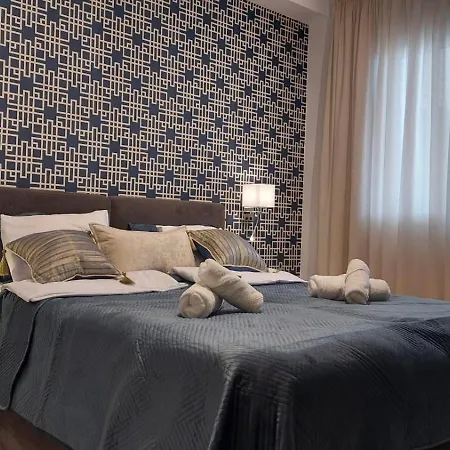 Apartment Paryski Szyk, In The First Line Of The Sea Sarande