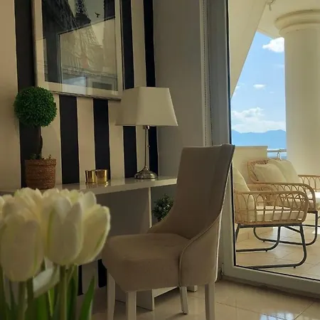 Apartment Paryski Szyk, In The First Line Of The Sea Sarande