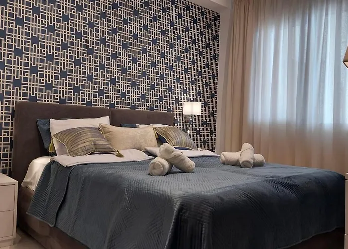Apartment Paryski Szyk, In The First Line Of The Sea Sarande